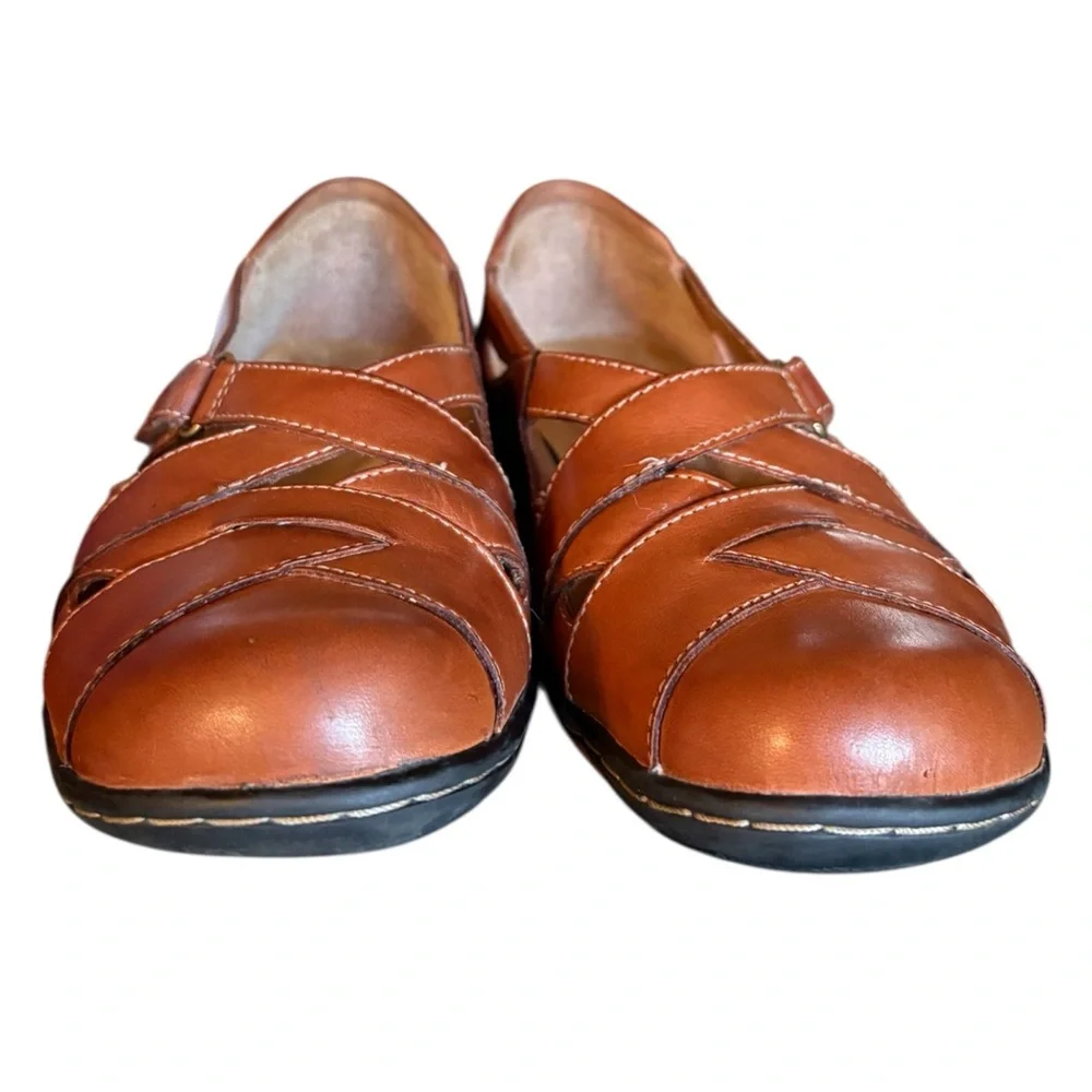 Clarks Bendables Tan Leather Flats criss-cross Mary Jane flats. Size 8.5. EUC!